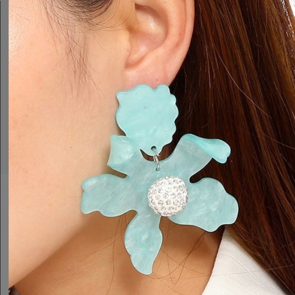 NWT Amrita Singh Light Blue Floral Earrings